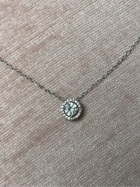Elegant Silver Necklace with Crystal Pendant